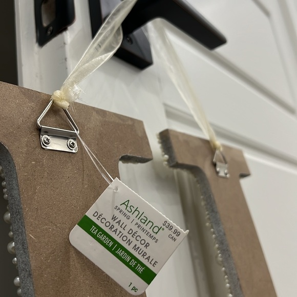 H Sign - Decor - Picture 3 of 3